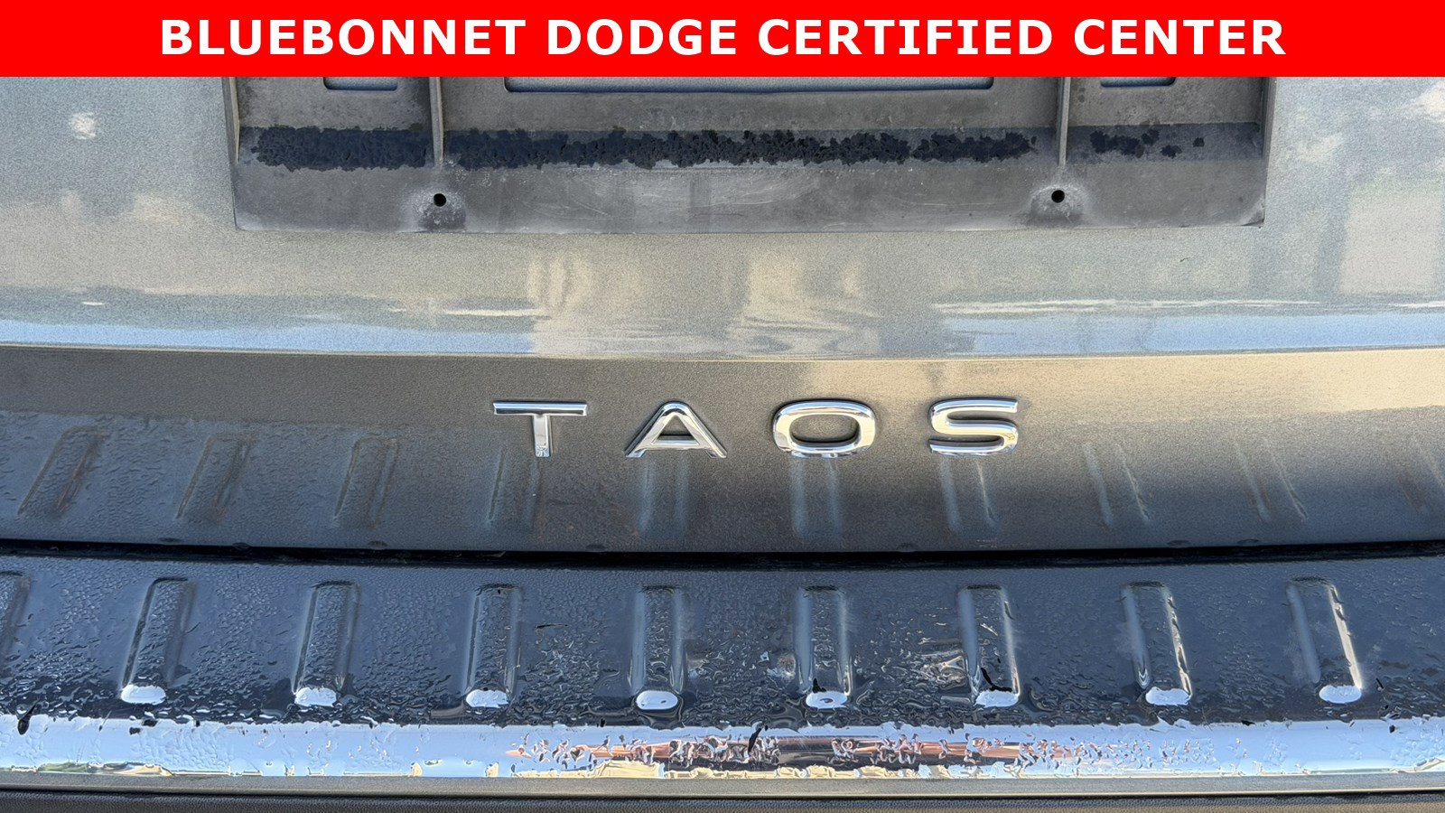 Used 2022 Volkswagen Taos SE w/ Panoramic Sunroof Package FWD image 9