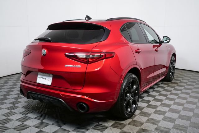Used 2023 Alfa Romeo Stelvio Veloce image 2