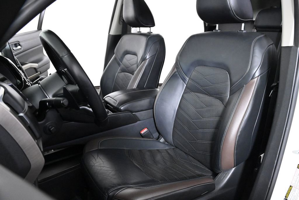Used 2022 Nissan Pathfinder Platinum w/ Cargo Package image 24