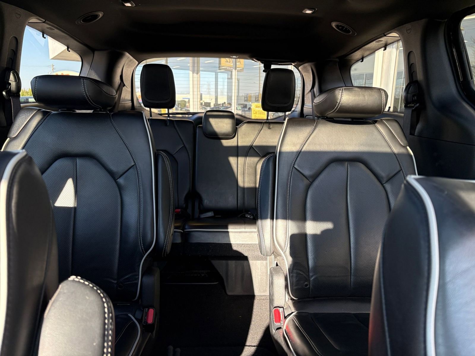 Used 2025 Chrysler Pacifica Limited image 43