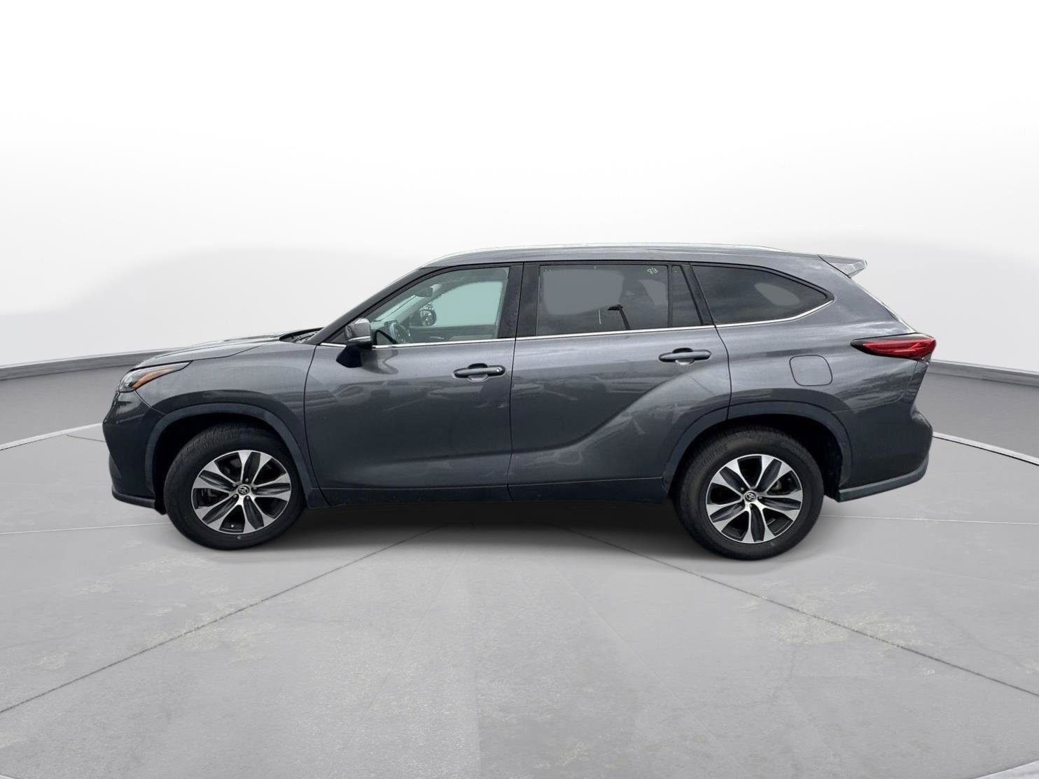 Certified 2021 Toyota Highlander XLE FWD image 9