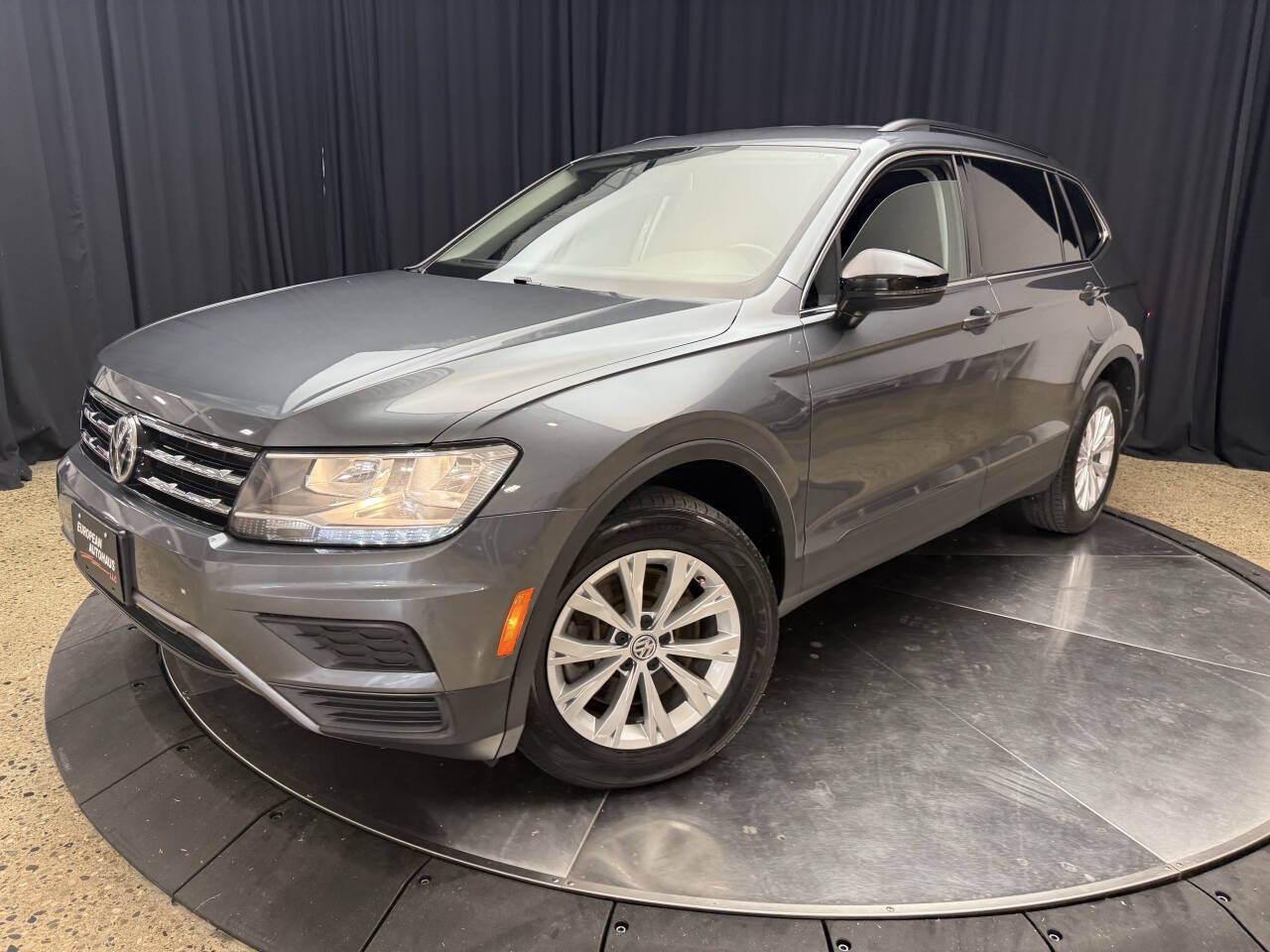 Used 2019 Volkswagen Tiguan SE w/ 3rd Row Seat Package AWD/4WD image 3