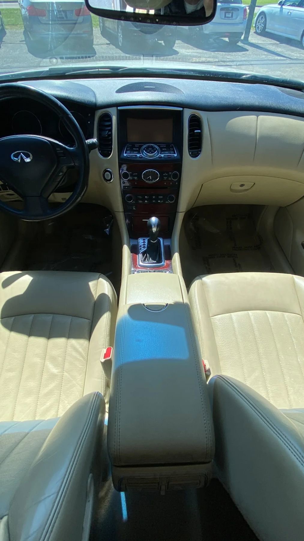 Used 2017 INFINITI QX50 2WD w/ Premium Plus Package image 2