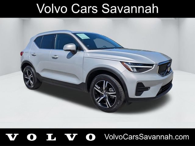Certified 2025 Volvo XC40 B5 Core AWD/4WD image 1