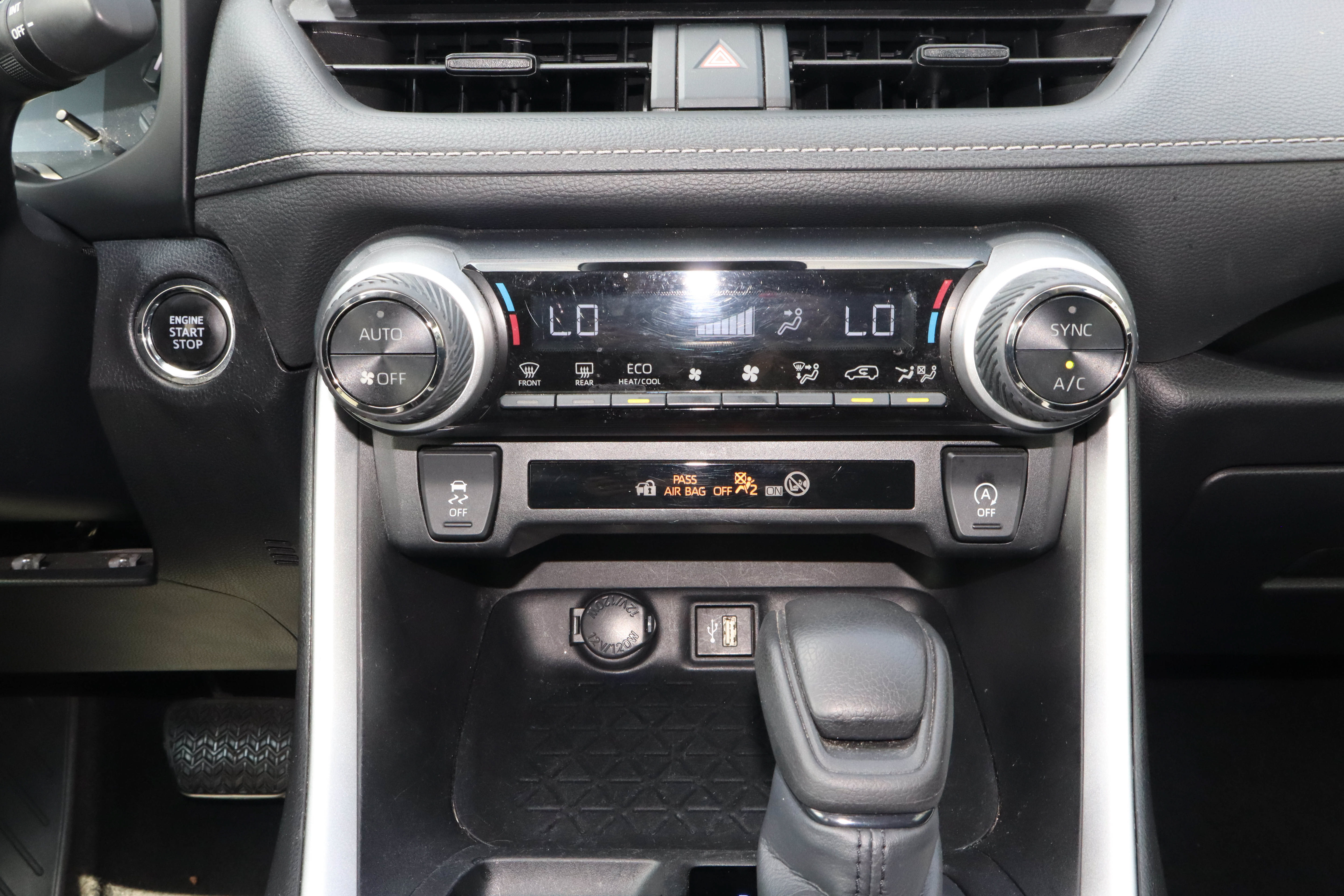 Used 2024 Toyota RAV4 XLE FWD image 11