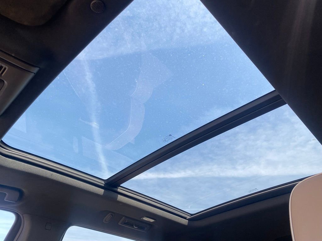 Used 2021 Chevrolet Tahoe Premier w/ Premium Package image 26