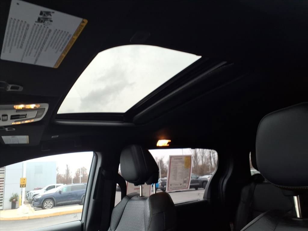 Certified 2025 Toyota Sienna XLE Woodland Edition image 14