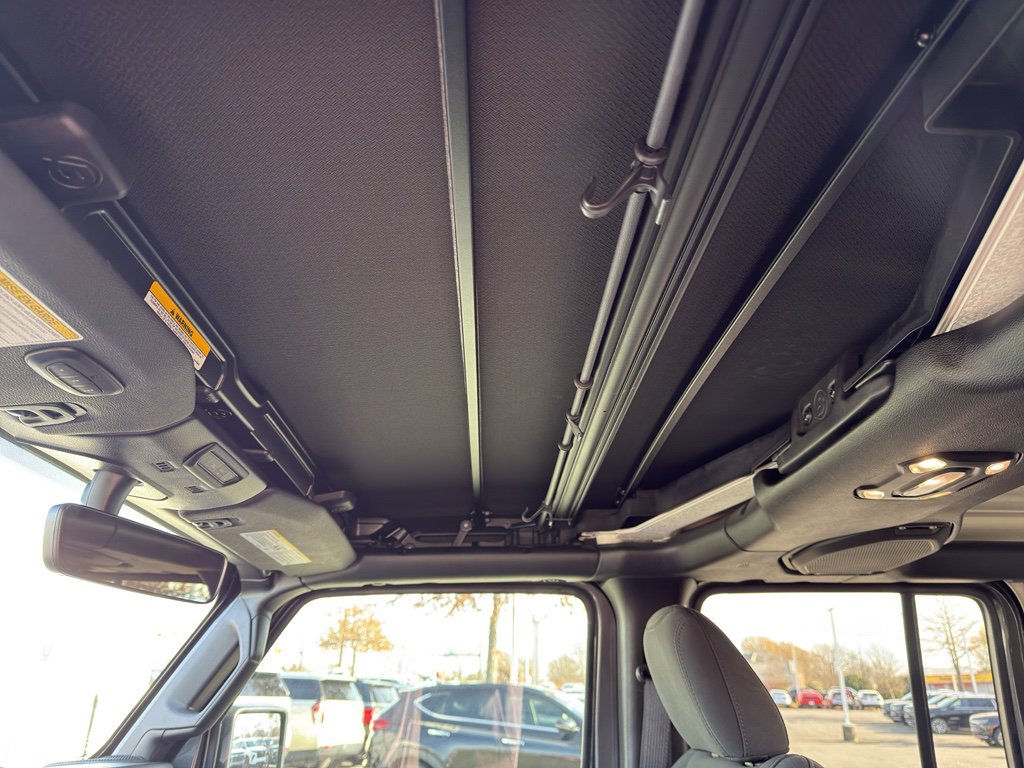 Used 2023 Jeep Gladiator Willys image 16