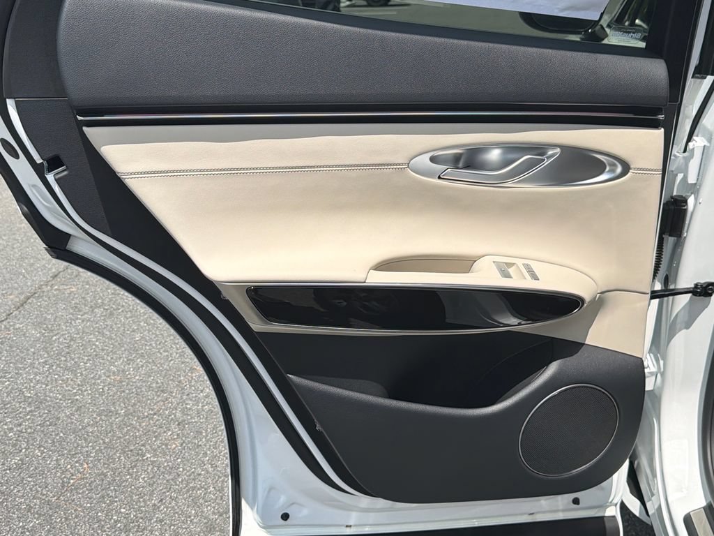 New 2027 Genesis GV70 2.5T AWD/4WD image 24