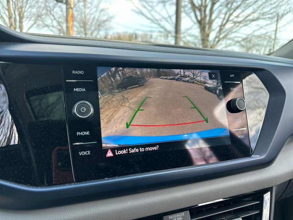 Certified 2023 Volkswagen Taos SE w/ Panoramic Sunroof Package image 10