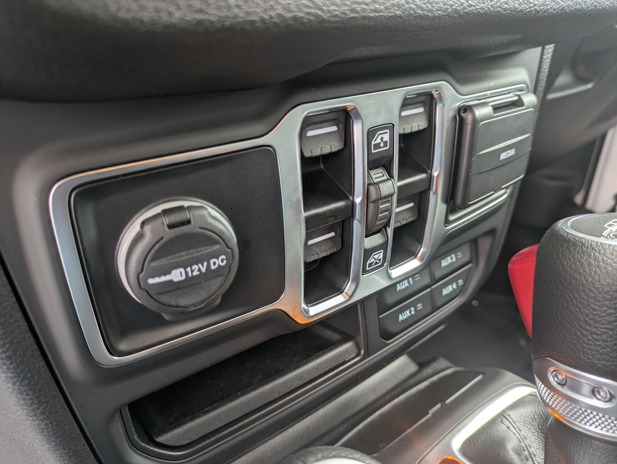 Used 2025 Jeep Gladiator Sport image 20