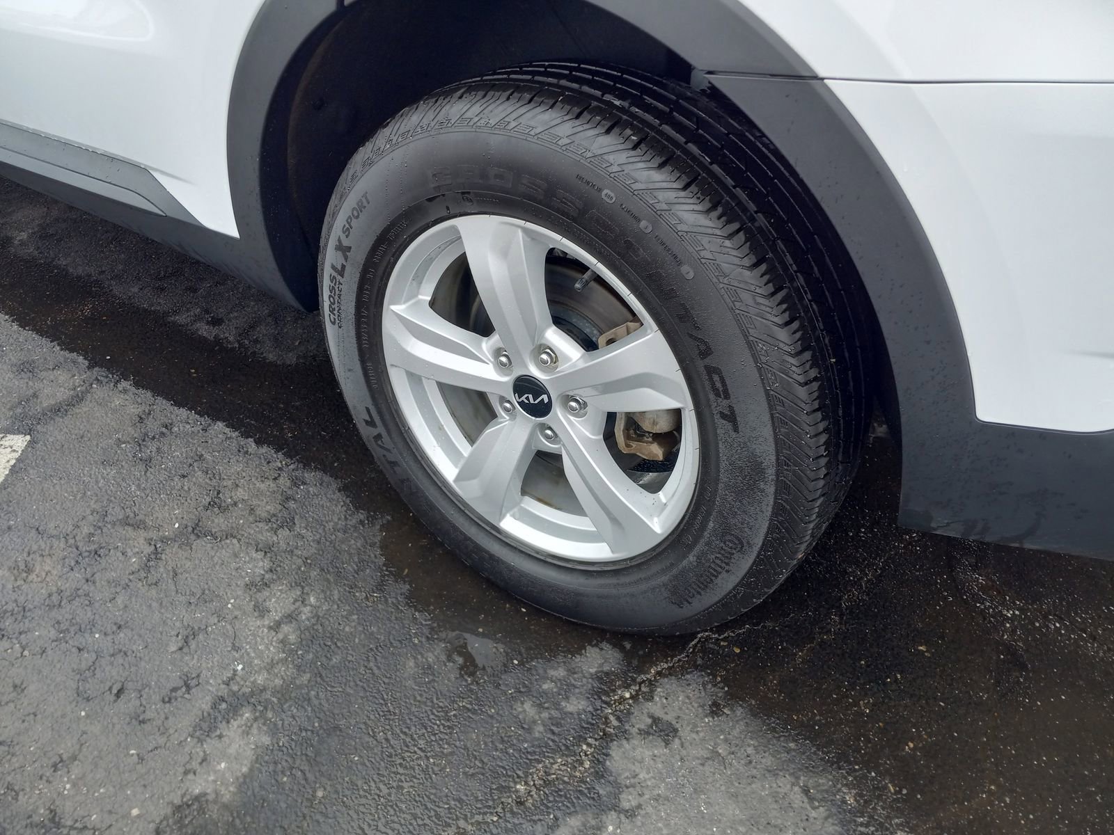 Used 2023 Kia Sorento LX image 11