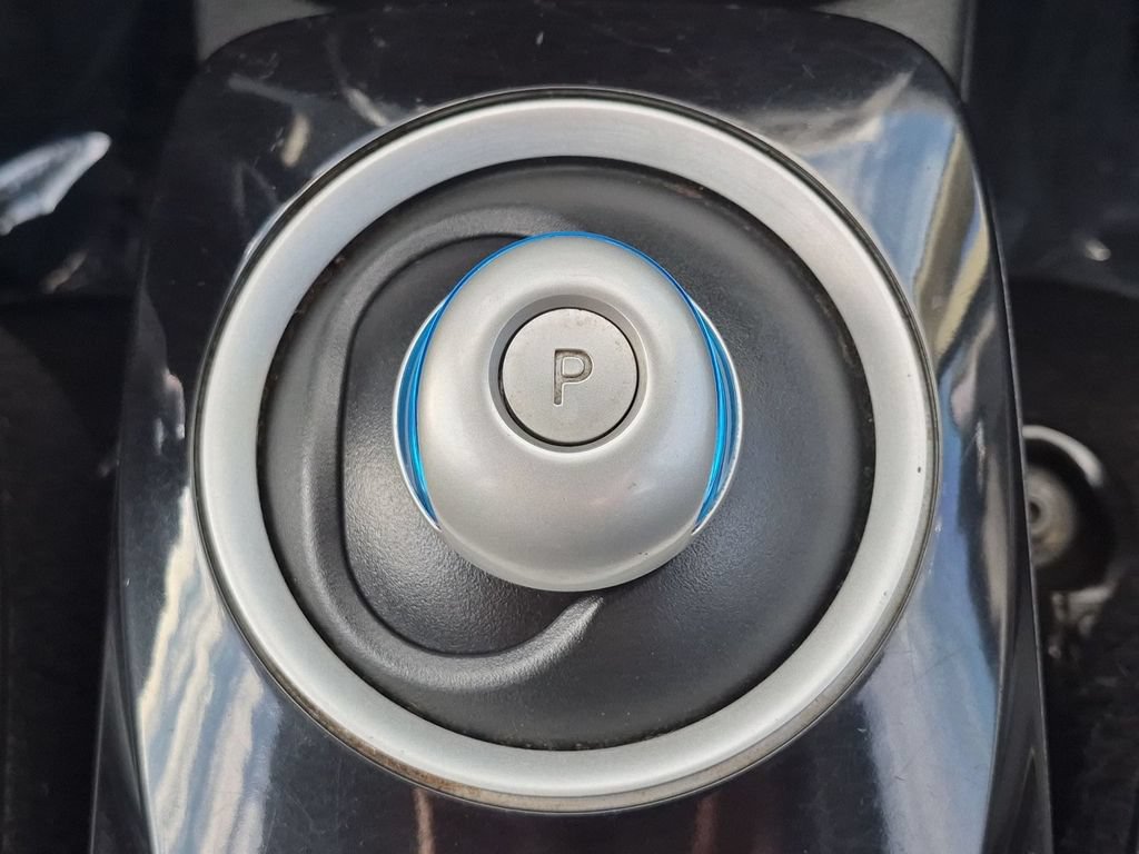 Used 2015 Nissan Leaf SL w/ Premium Package FWD image 25