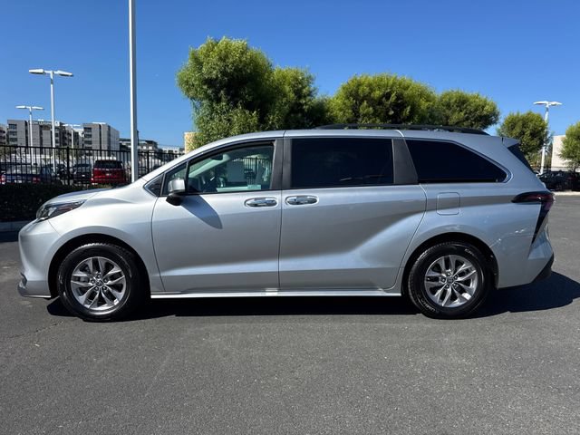 Certified 2025 Toyota Sienna XLE FWD image 7