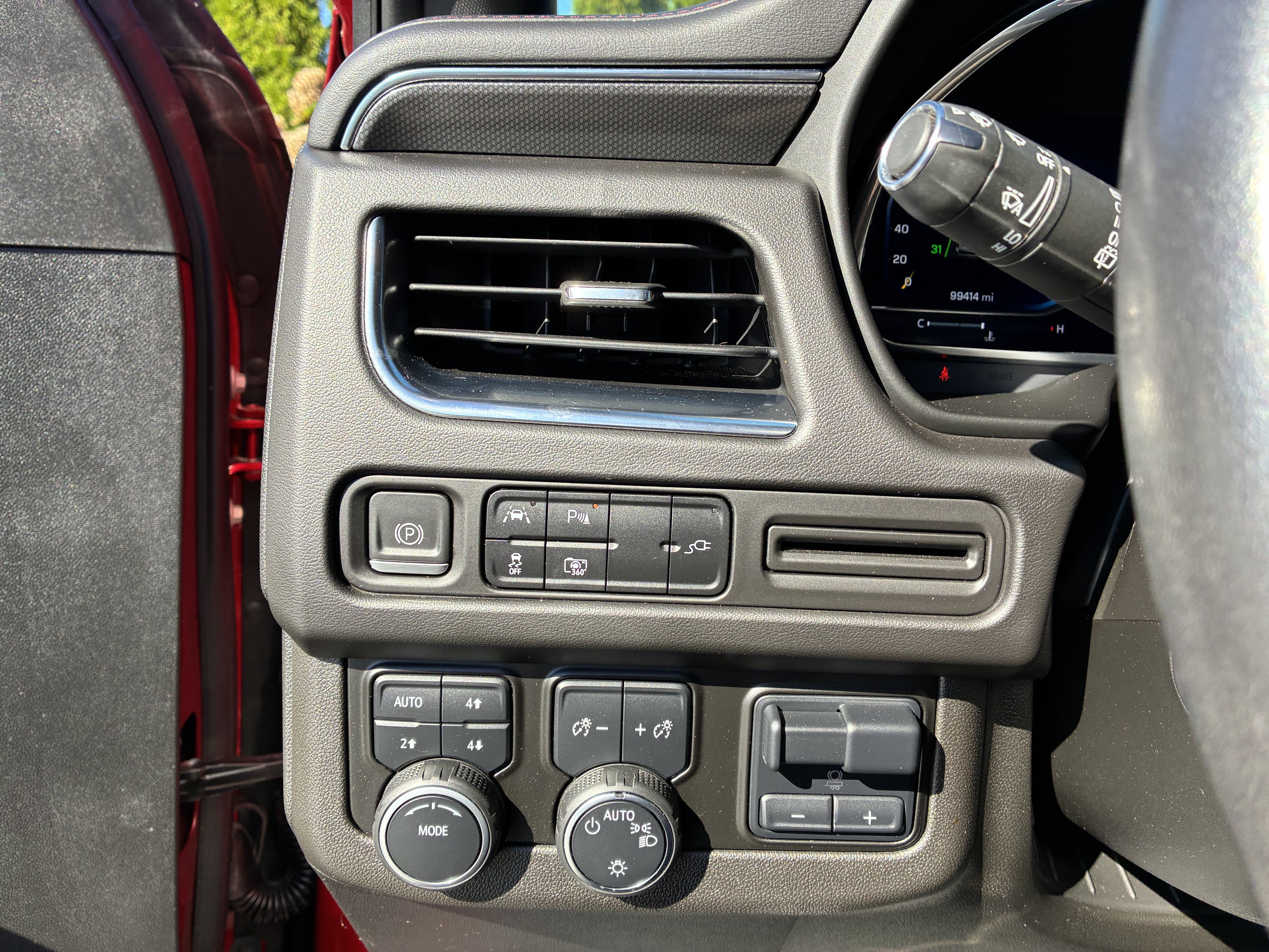 Used 2022 Chevrolet Suburban RST w/ Luxury Package AWD/4WD image 27