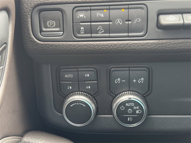 Used 2021 GMC Yukon XL Denali w/ Denali Premium Package image 28