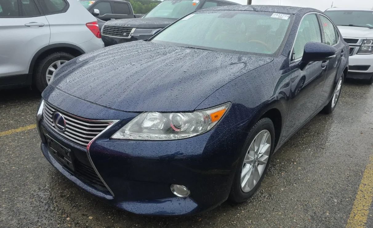 Used 2013 Lexus ES 300h w/ Luxury Pkg FWD image 1