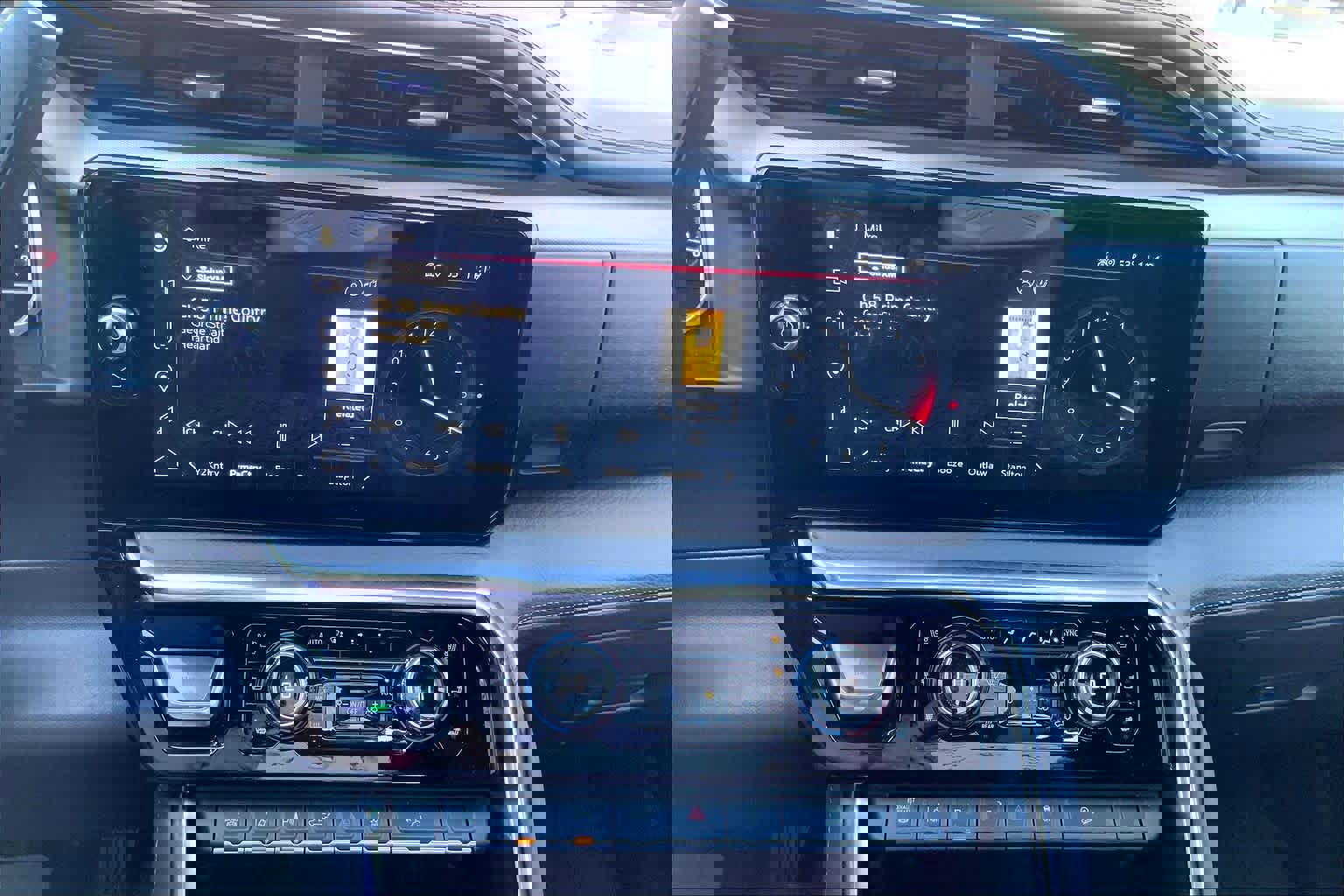 Used 2025 GMC Sierra 3500 Denali w/ Denali Reserve Package image 32