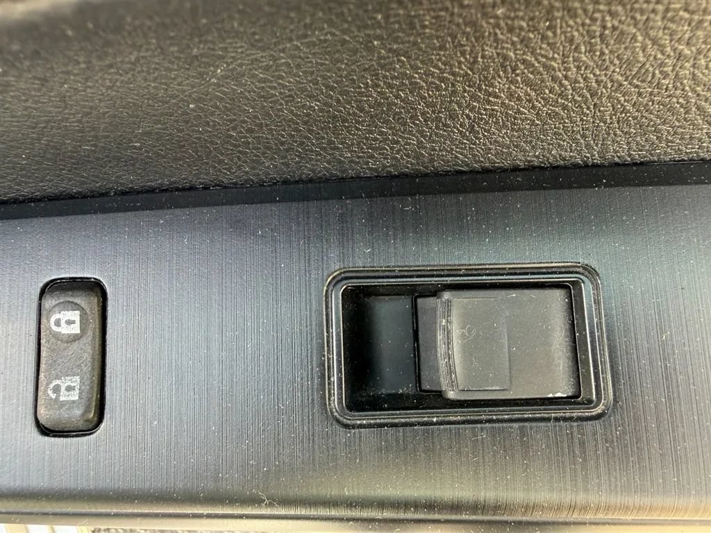 Used 2012 Toyota Camry LE FWD image 24