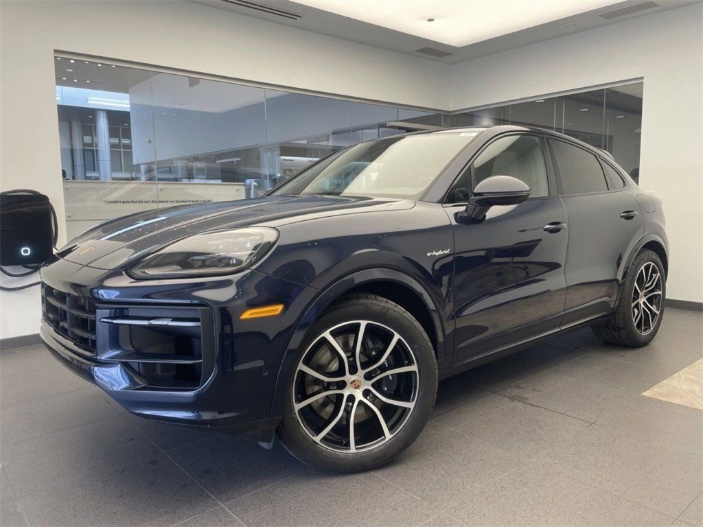 Certified 2025 Porsche Cayenne image 1
