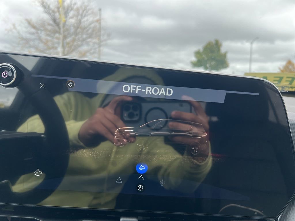 New 2026 Chevrolet Equinox LT w/ Convenience Package II image 23