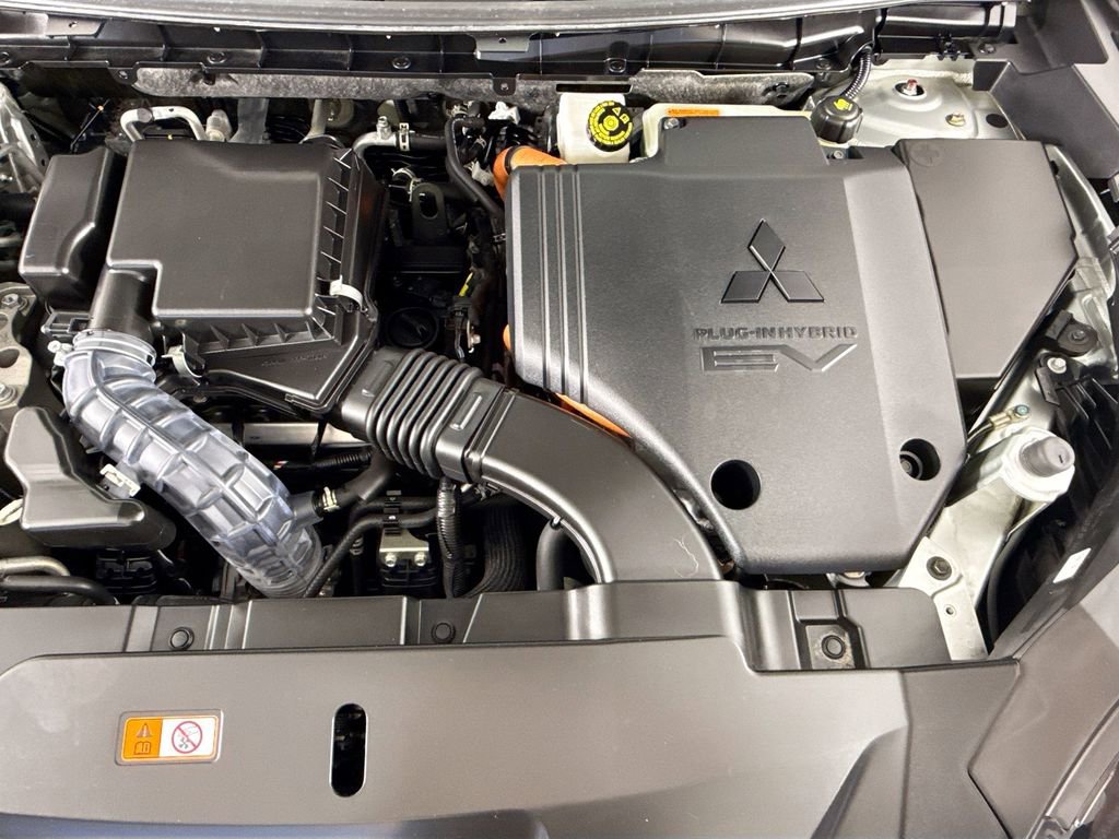 Used 2023 Mitsubishi Outlander 4WD Plug-In Hybrid image 24