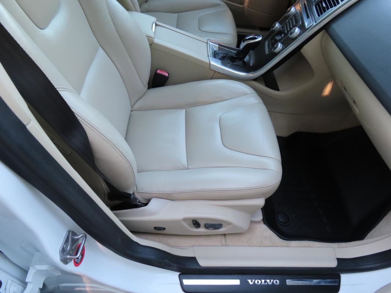 Used 2015 Volvo XC60 T6 AWD/4WD image 19