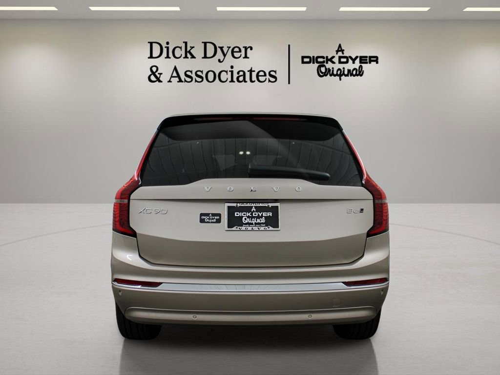 New 2026 Volvo XC90 B6 Core image 3