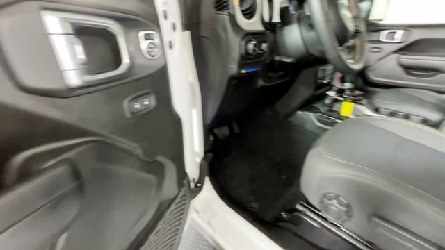 Used 2024 Jeep Wrangler Unlimited w/ Convenience Group AWD/4WD image 20