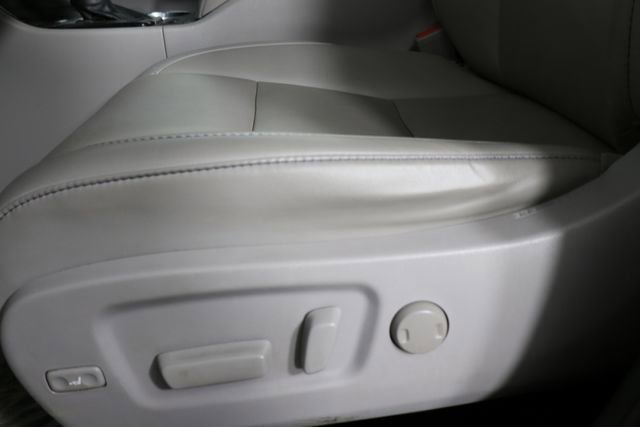 Used 2019 Toyota Highlander XLE image 24