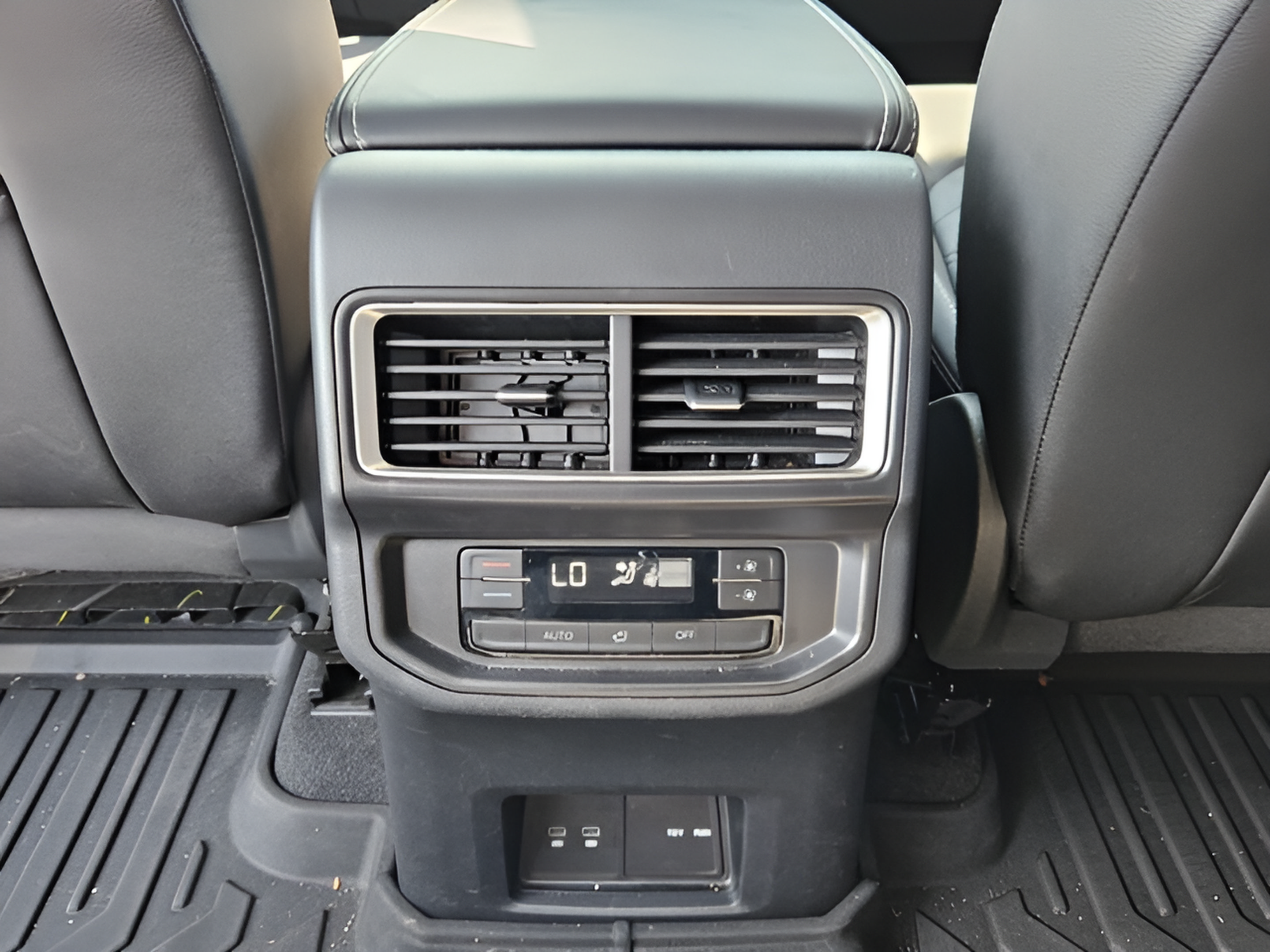 Certified 2025 Volkswagen Atlas SE FWD image 10