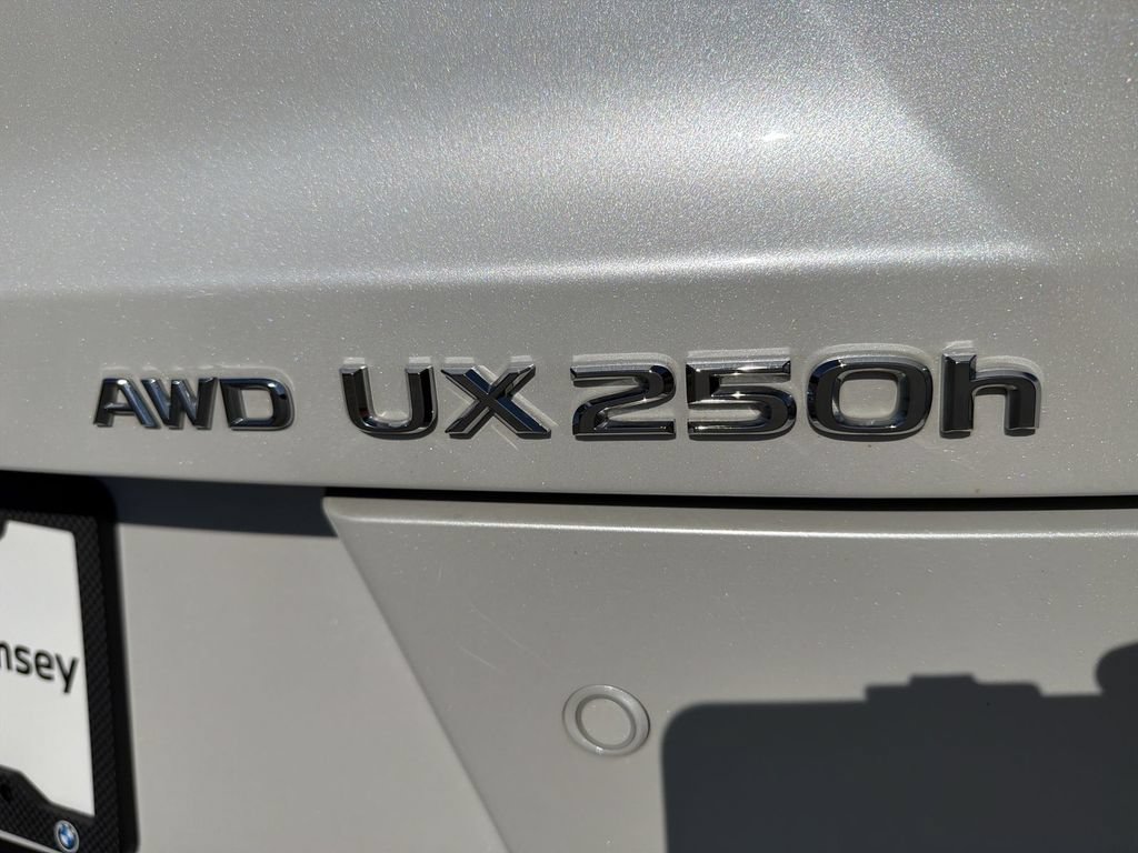 Used 2024 Lexus UX 250h AWD w/ Premium Package image 15