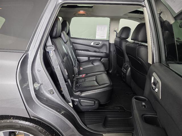 Used 2018 Nissan Pathfinder Platinum AWD/4WD image 16