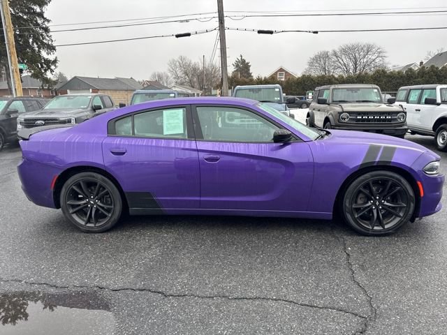 Used 2018 Dodge Charger SXT w/ Blacktop Package image 6