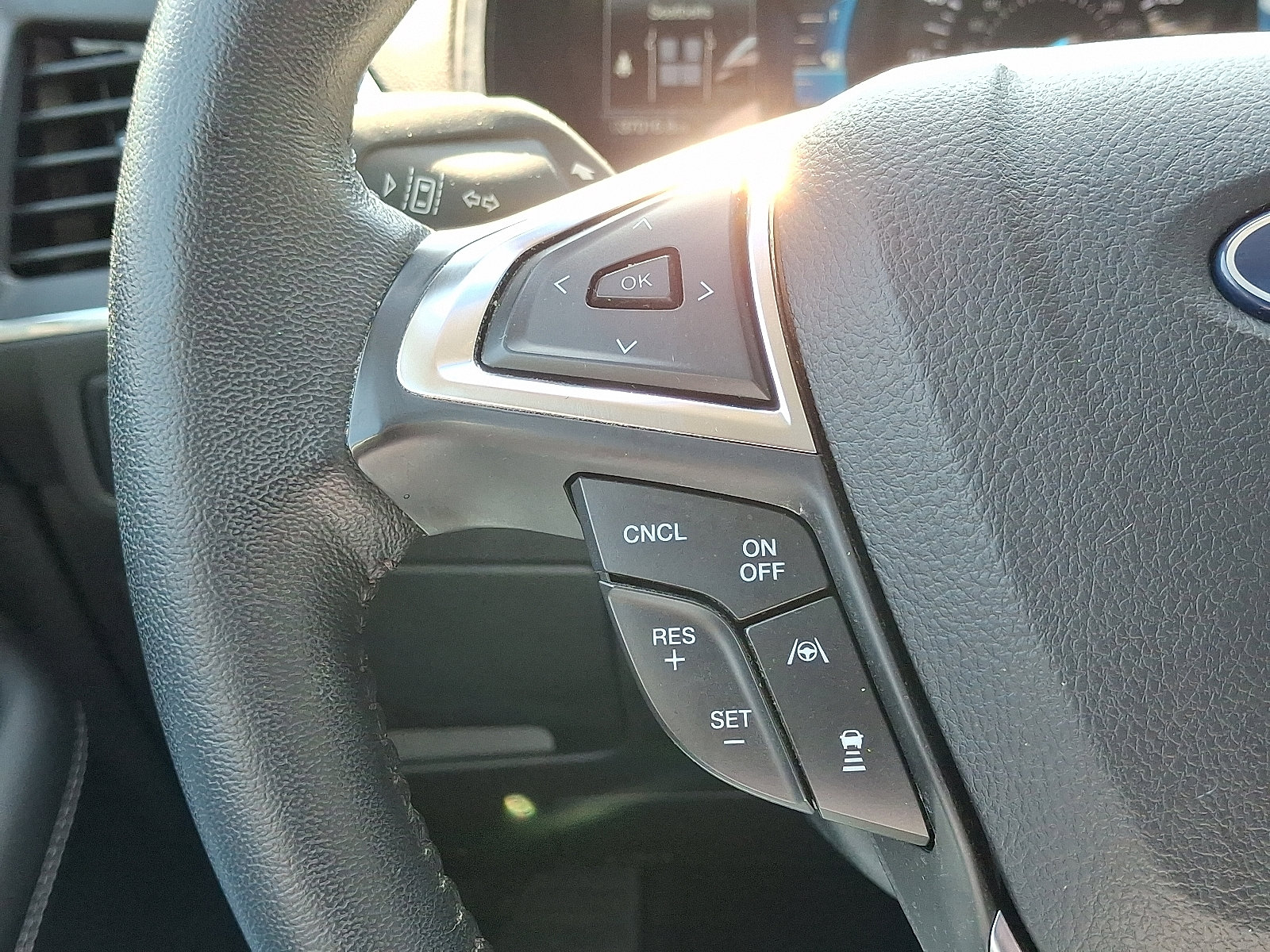 Used 2022 Ford Edge Titanium w/ Equipment Group 301A image 22