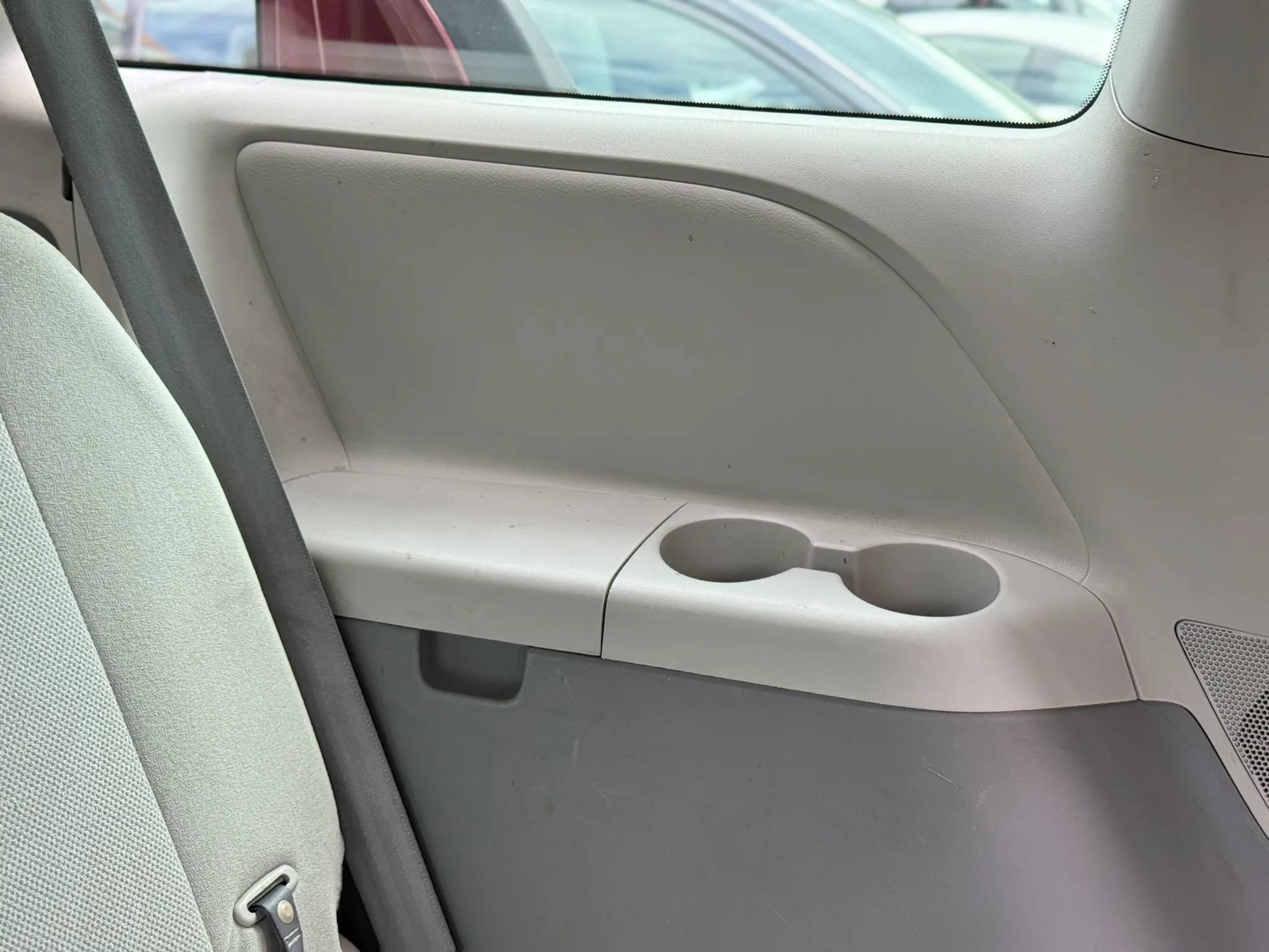 Used 2013 Toyota Sienna L FWD image 29