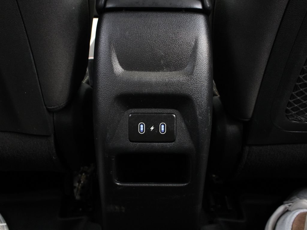 Used 2024 Hyundai Venue SEL FWD image 29