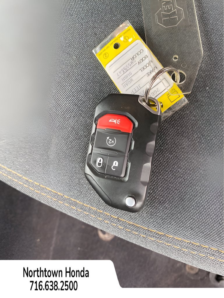 Used 2025 Jeep Wrangler Sport AWD/4WD image 19