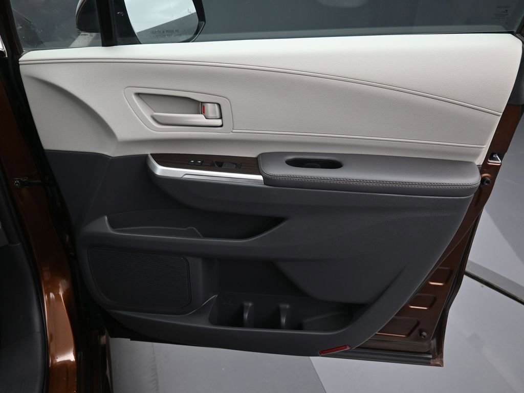 Certified 2021 Toyota Sienna LE FWD image 31