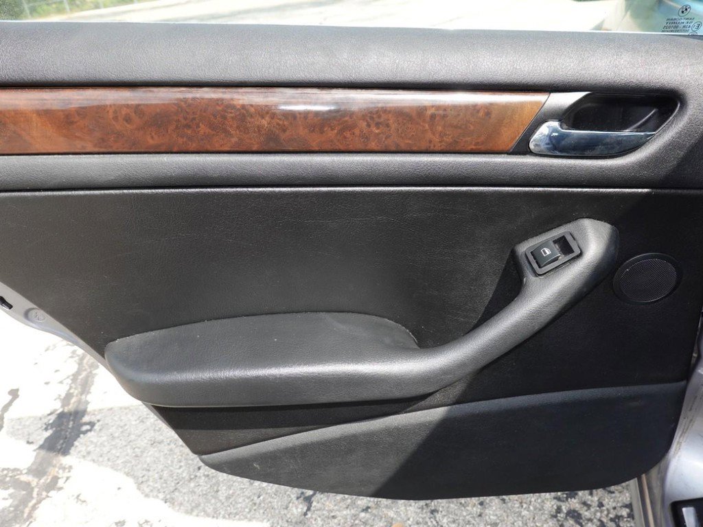 Used 2004 BMW 325i Wagon image 20