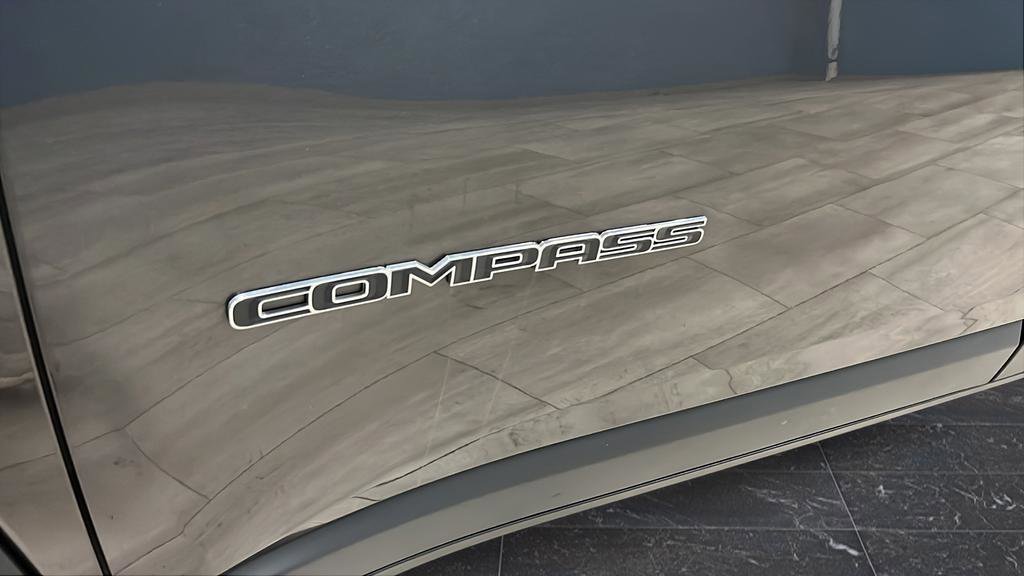 Used 2018 Jeep Compass Latitude w/ Popular Equipment Group AWD/4WD image 39