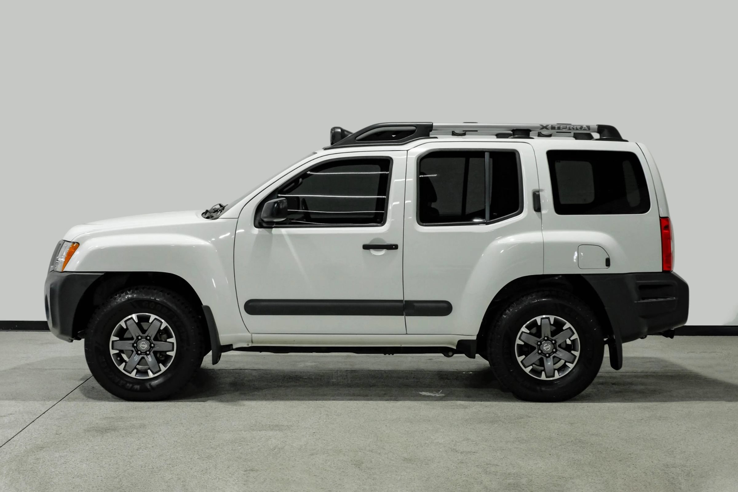Used 2014 Nissan Xterra PRO-4X w/ Nevada Tow Package AWD/4WD image 9