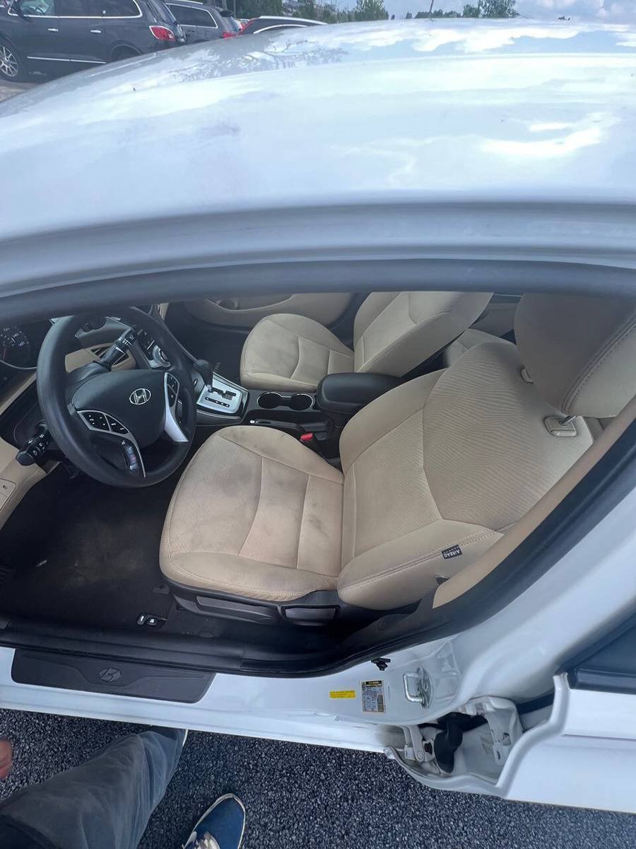 Used 2012 Hyundai Elantra GLS w/ Preferred Pkg 3 FWD image 6