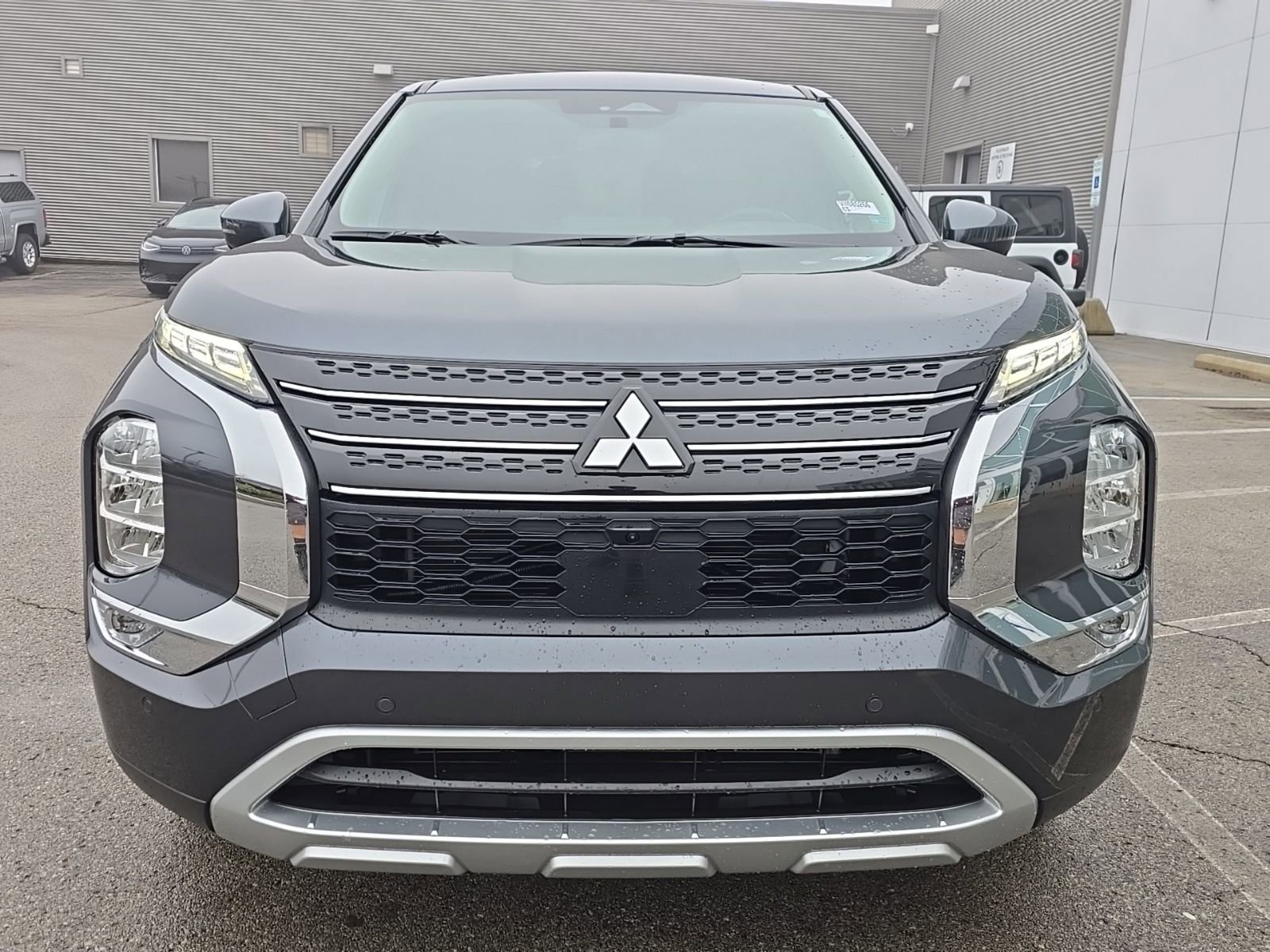 Used 2024 Mitsubishi Outlander SE image 4