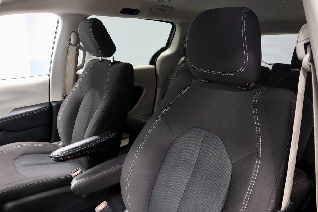 Used 2024 Chrysler Voyager LX image 25
