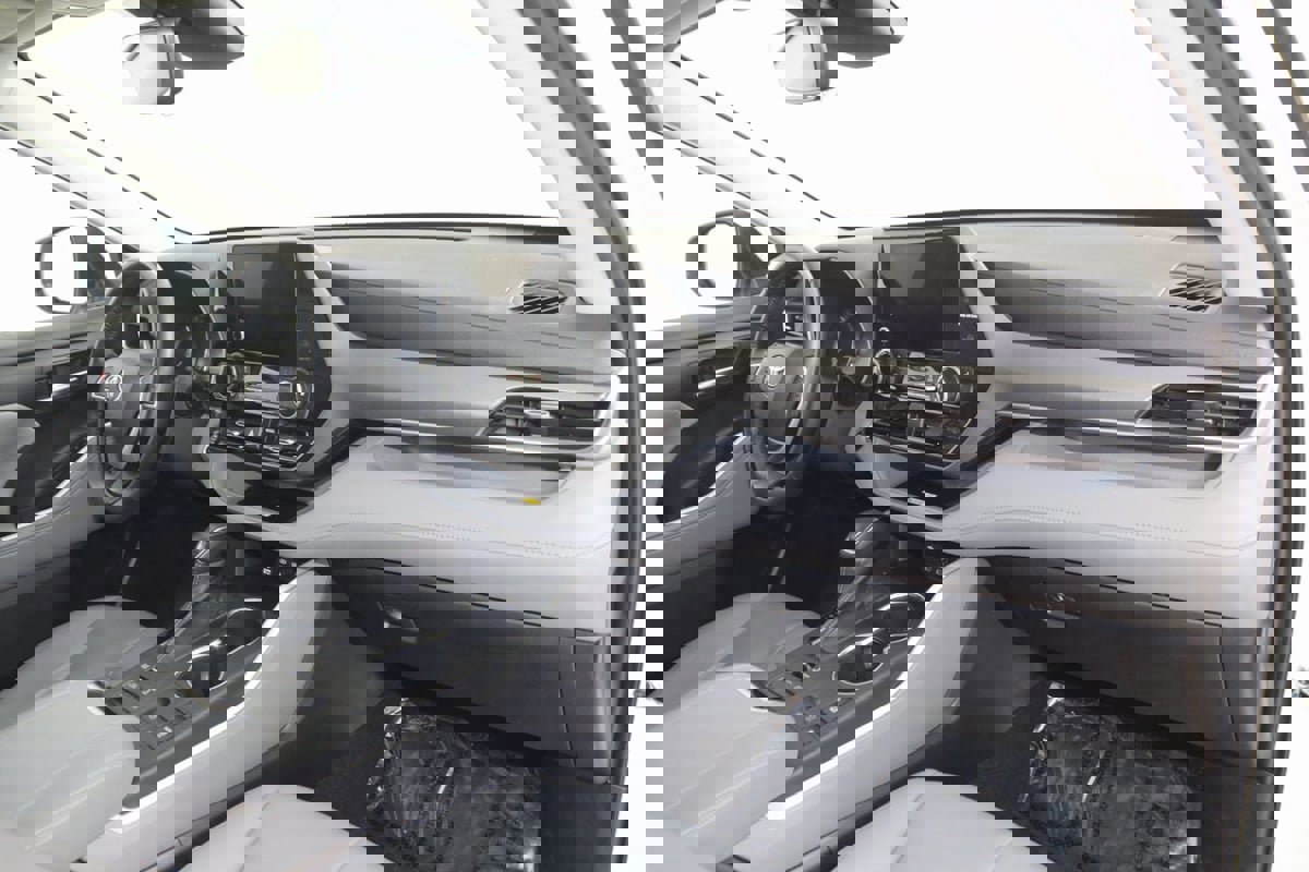 Used 2023 Toyota Highlander XLE image 42