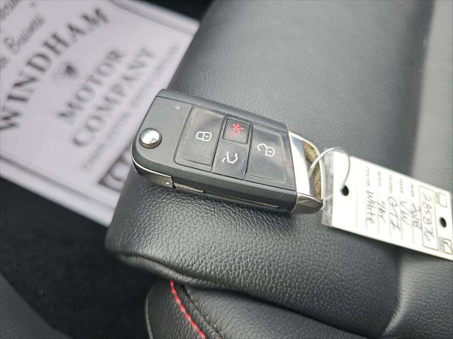 Used 2018 Volkswagen GTI SE w/ SE Leather Package FWD image 9