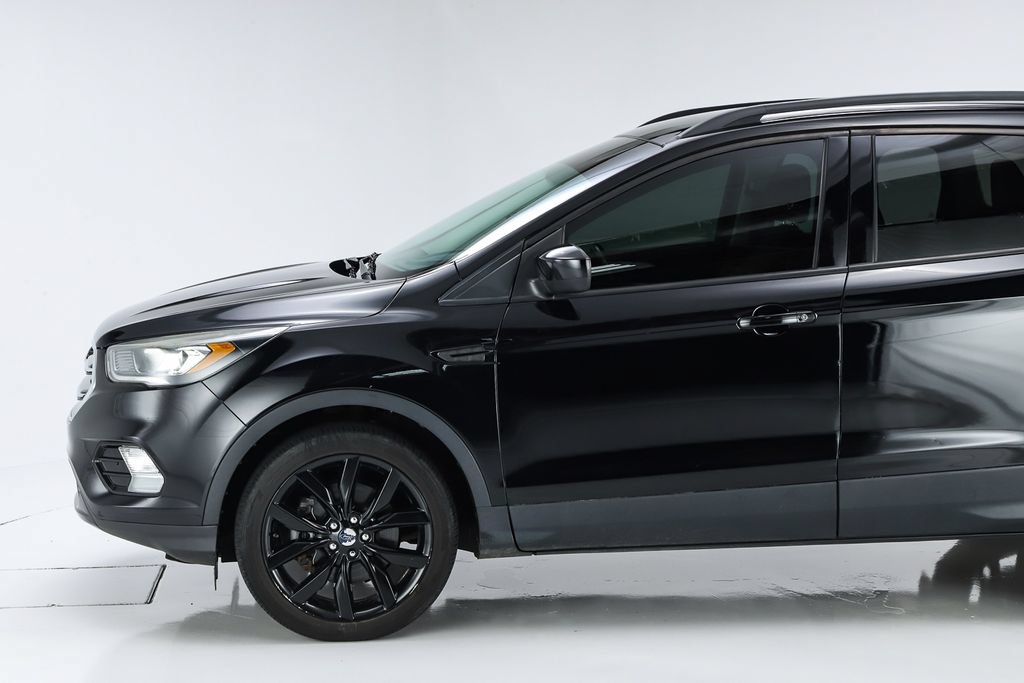Used 2017 Ford Escape SE w/ Equipment Group 201A AWD/4WD image 4