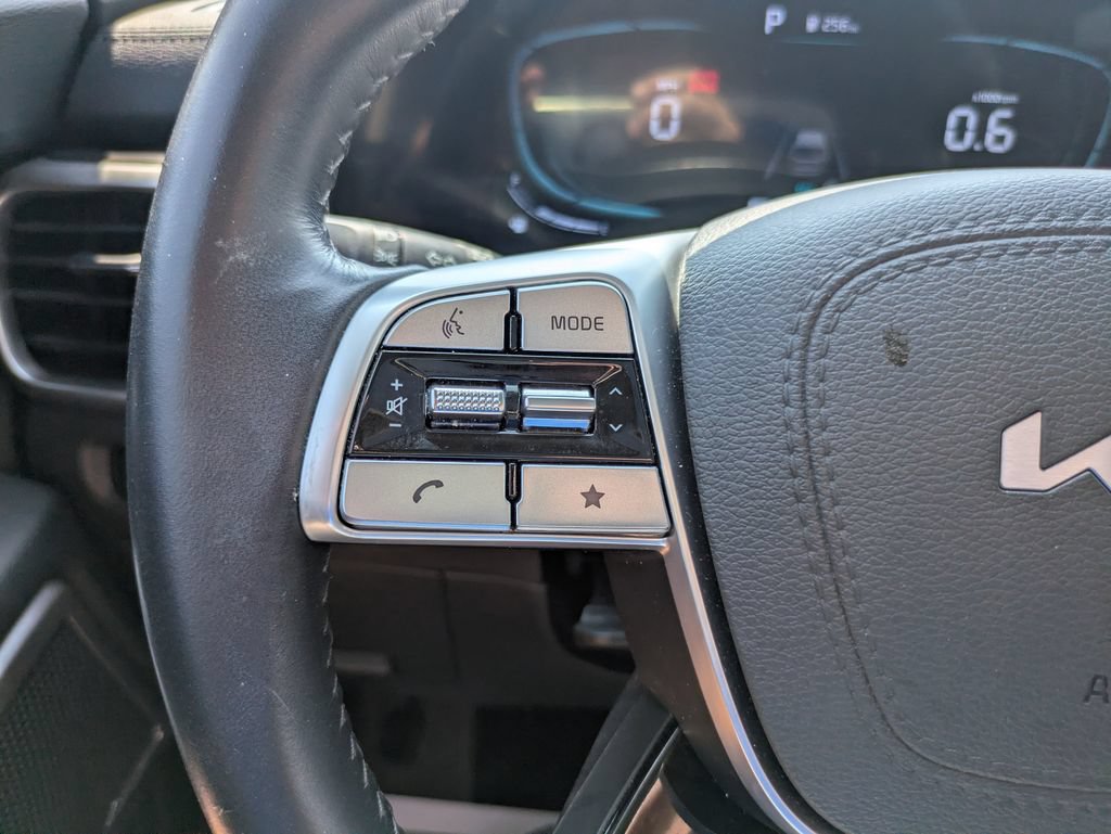 Used 2025 Kia Telluride S FWD image 16
