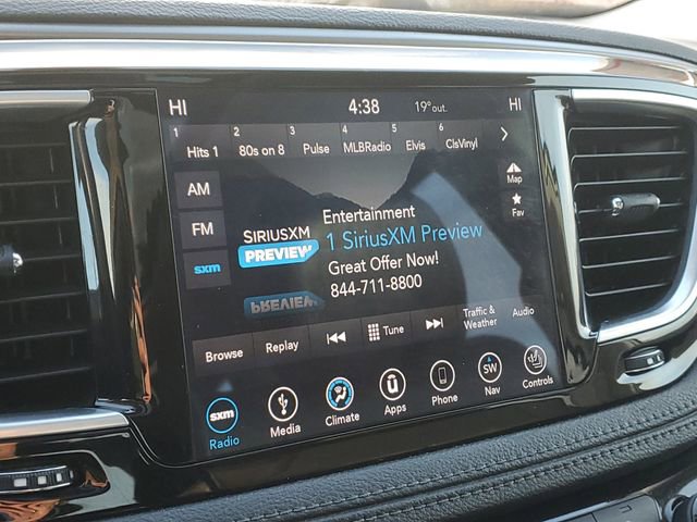 Used 2018 Chrysler Pacifica Limited image 26